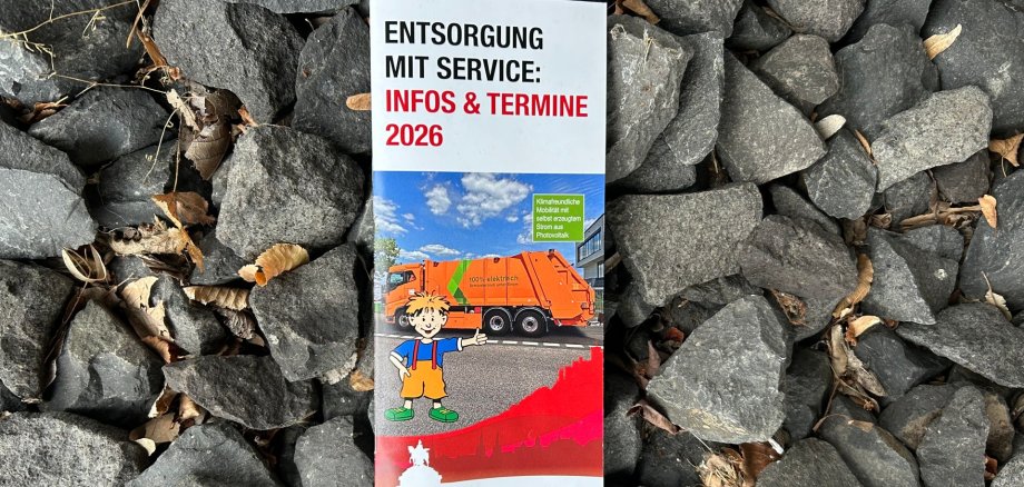 Foto der Broschüre "Entsorgung mit Service: INFOS & Termine 2026"