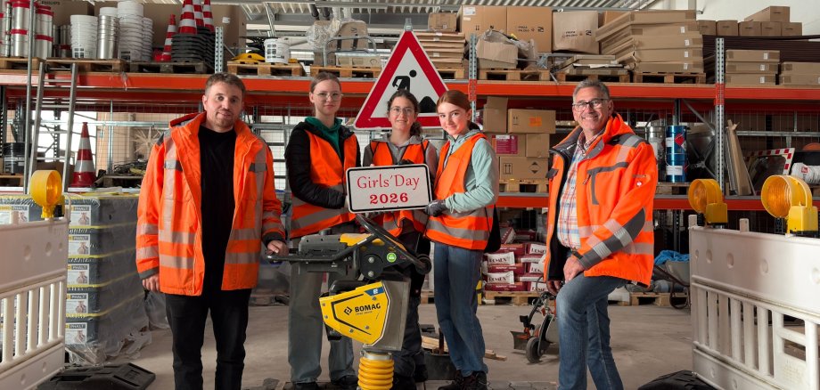 Girls' Day 2026 - Mädchen schnupperten beim Kommunalen Servicebetrieb in Berufe, in denen Frauen unterrepräsentiert sind.