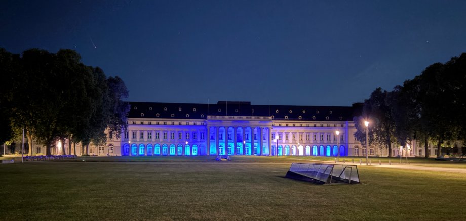 Kurfürstliches Schloss Koblenz blau beleuchtet 20181102_104414.jpg